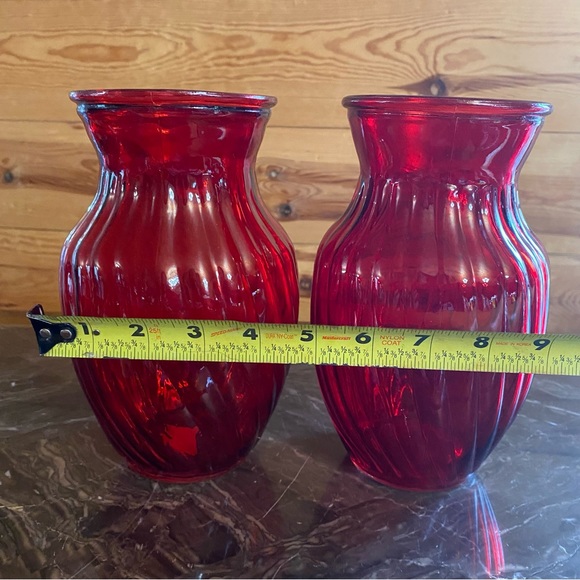 Two Gorgeous Glass Vases - Picture 4 of 11